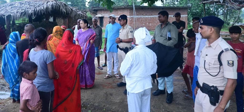 वज्रपात से हुई मौत के बाद पीड़ित परिवारों से मिली विधायक