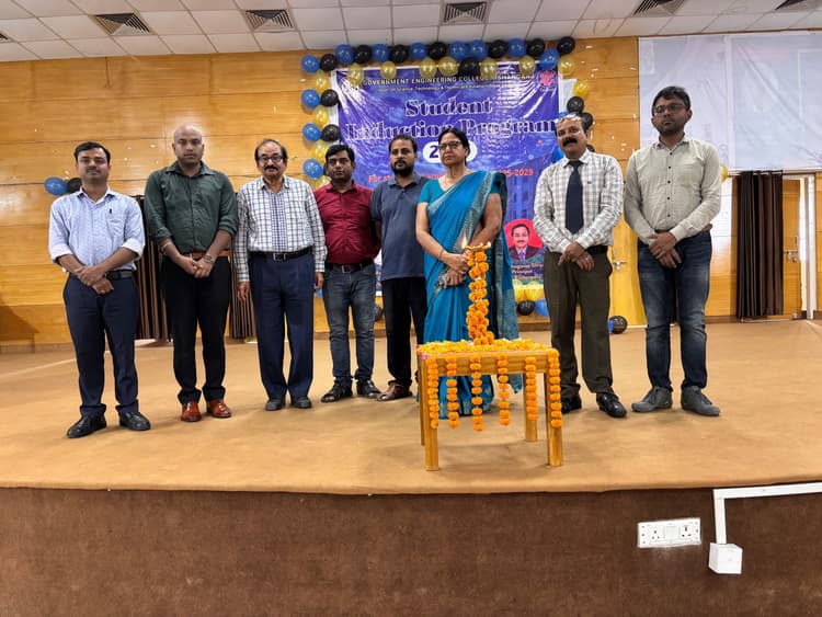 अच्छे स्वास्थ्य के लिए व्यायाम व पर्याप्त नींद लेने की छात्रों को दिया सलाह