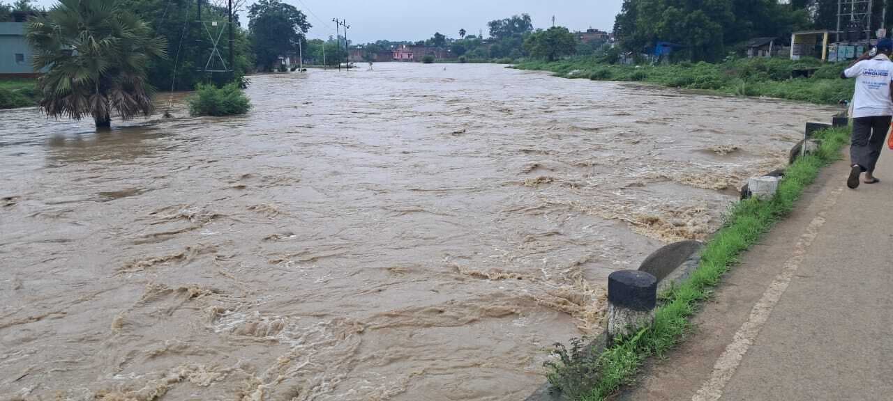 कुटुंबा व नवीनगर में हुई मूसलाधार बारिश, बतरे नदी उफान पर