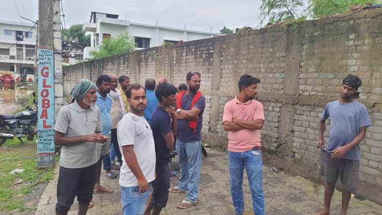 पुल से गिरा युवक, नदी में डूबने से मौत