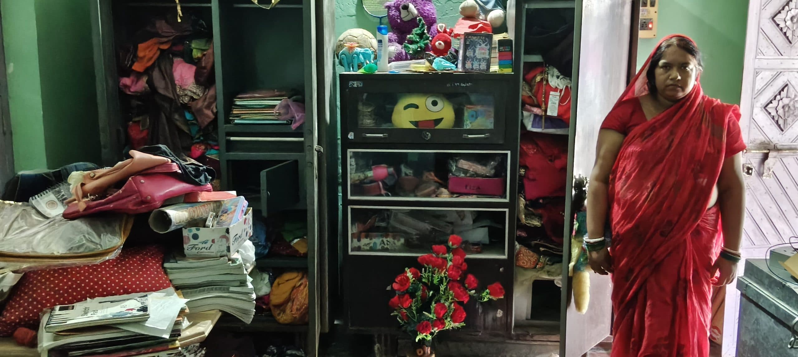 पूर्व मुखिया के घर से आभूषण सहित तीन लाख नगदी की चोरी