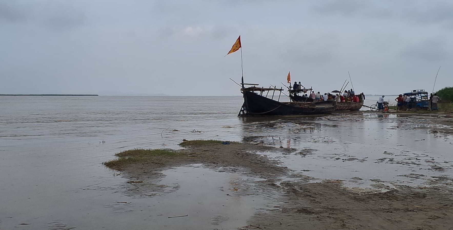 गंगा, कोसी नदियों के उफान से तटीय क्षेत्रों में फैल रहा बाढ़ का पानी