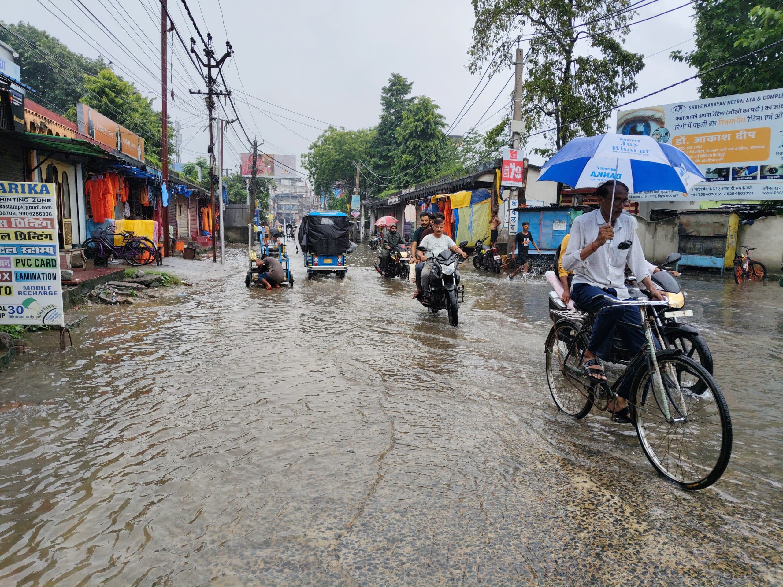 झमाझम वर्षा से सड़कों पर जल जमाव