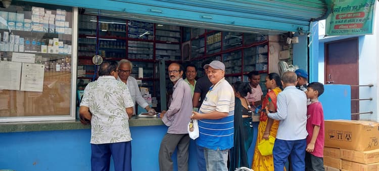 गरीब मरीजों के लिए वरदान साबित हो रहा सदर अस्पताल का जन औषधि केंद्र