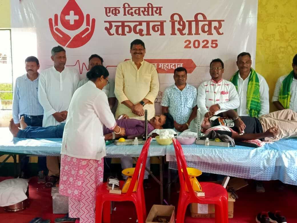 Jamshedpur news. बागुनहातु में आदिवासी हो समाज ने 142 यूनिट रक्त संग्रह किया