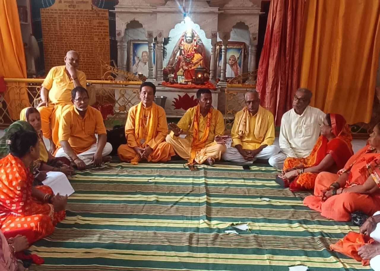 गायत्री परिवार की गोष्ठी में आध्यात्मिक आयोजनों पर विमर्श