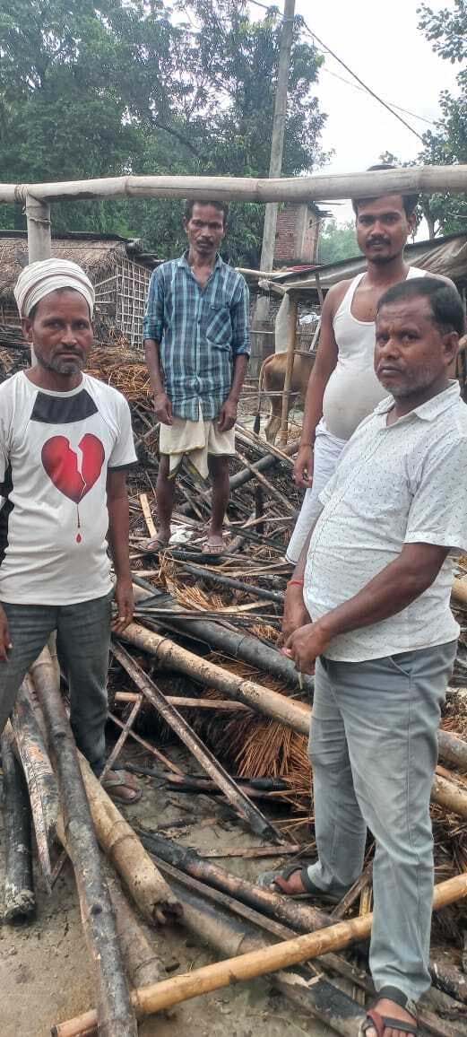 शॉर्ट सर्किट से लगी आग में दो घर जले