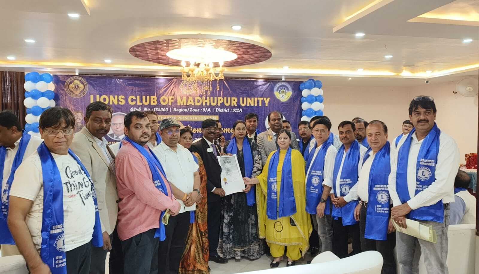 इंस्टॉलेशन समारोह में लायंस क्लब के सदस्यों को दिलायी गयी शपथ