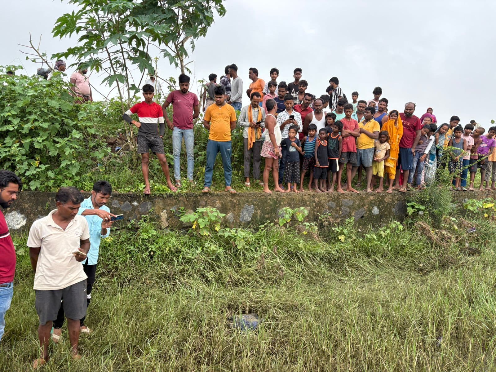 मधुपुर:  पाथरोल में महिला का शव मिलने से सनसनी