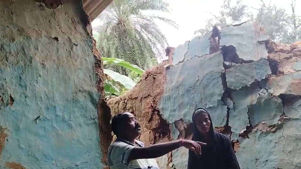 बारिश से कच्चा मकान गिरा, परेशानी