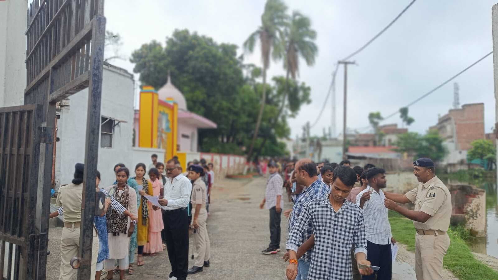 Madhubani News : 15 परीक्षा केंद्रों पर सिपाही भर्ती परीक्षा शांतिपूर्ण व कदाचारमुक्त सम्पन्न