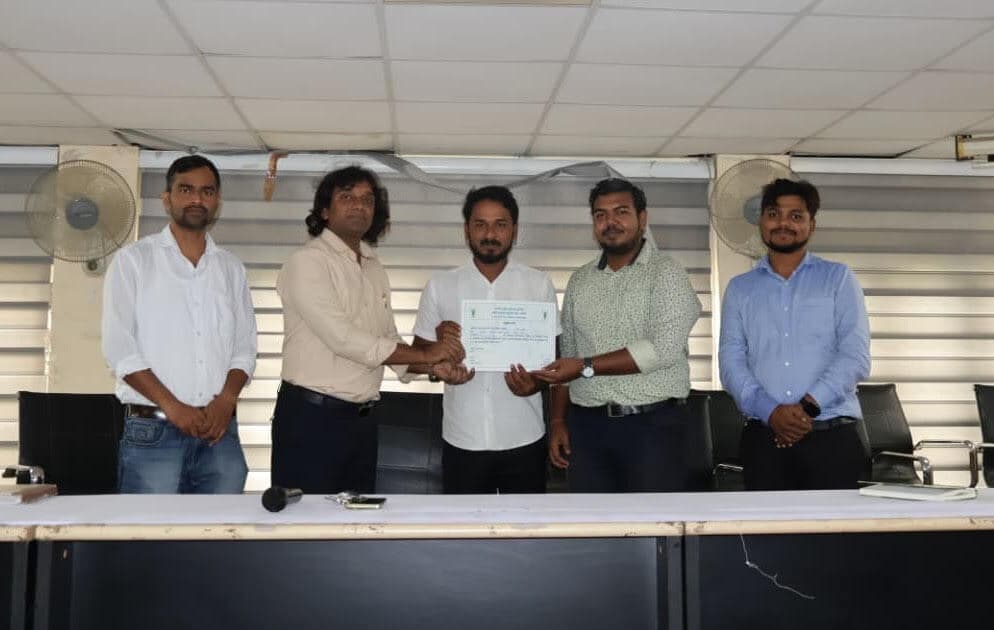 Darbhanga News: मखाना उद्योग में व्यापक संभावना, उठायें लाभ