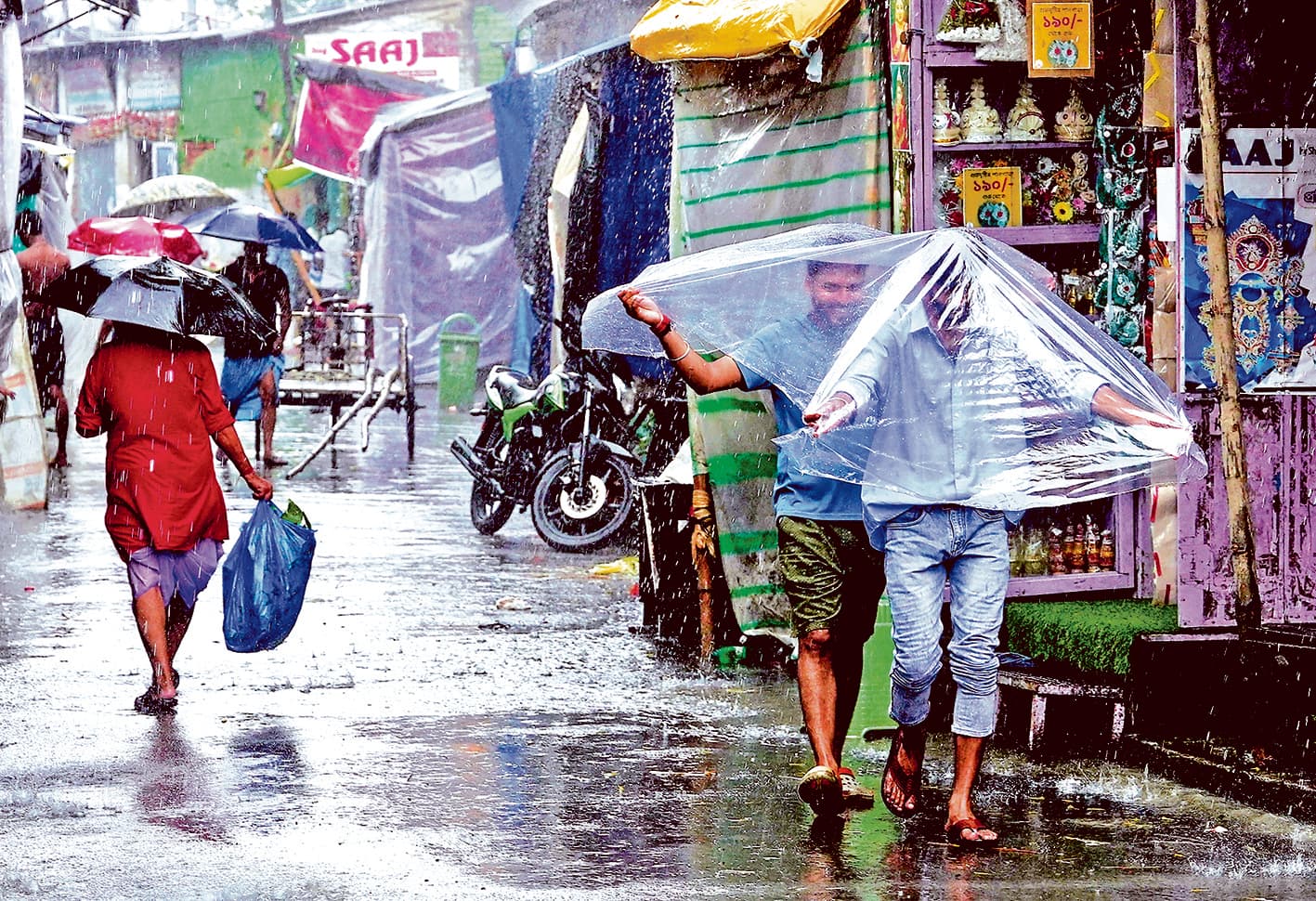 उत्तर बंगाल में भारी बारिश से तीस्ता व जलढाका नदियां उफान पर