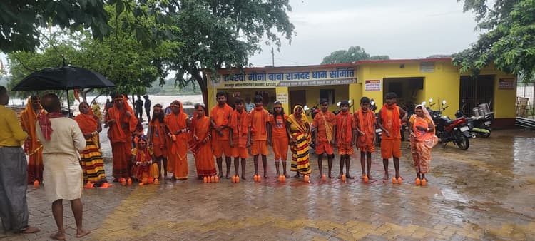 Giridih News :राजदहधाम में पूजा कर झारखंडधाम के लिए रवाना हुए कांवरिया