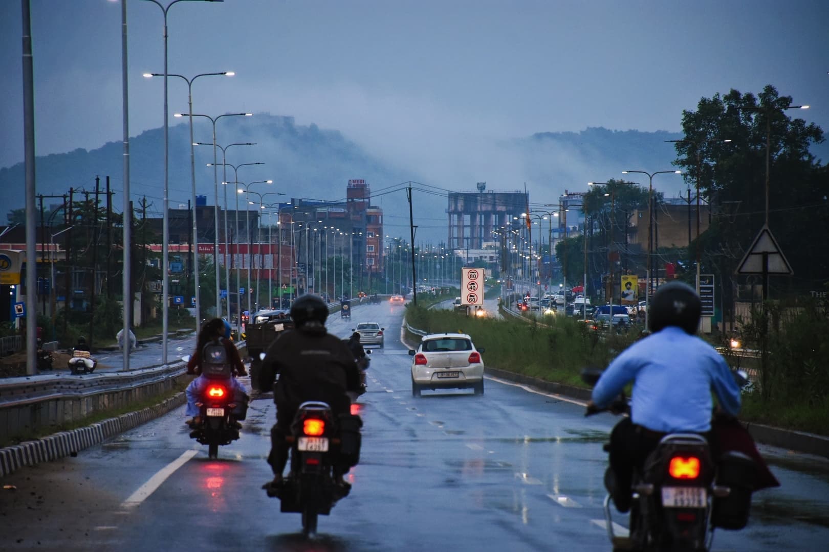 Dhanbad News : बारिश से भीगा धनबाद, कई इलाकों में जलजमाव