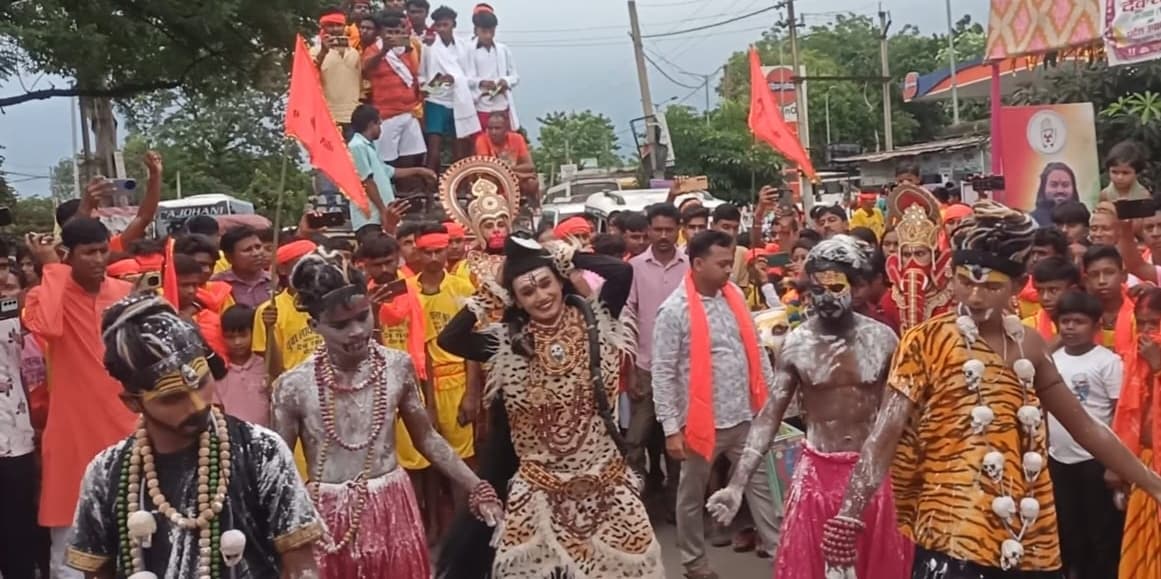 Bokaro News : दामोदर से जल लेकर गौरीनाथधाम गये कांवरिया