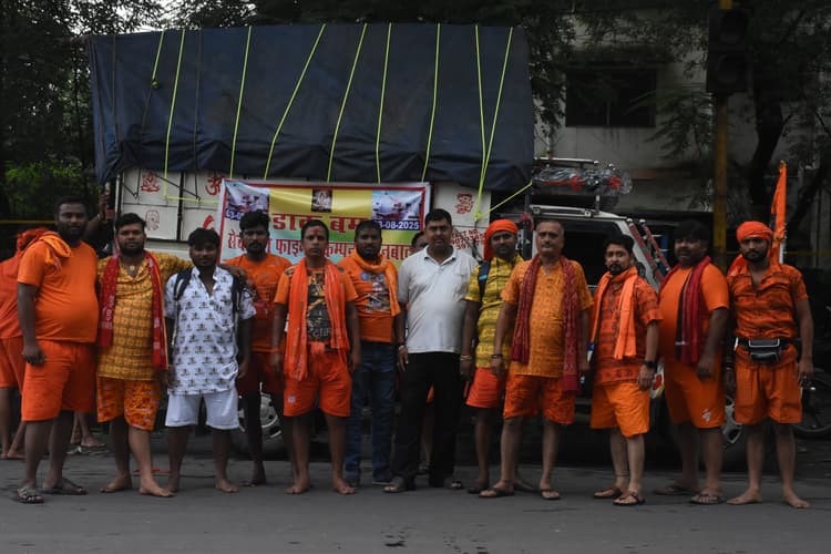 Dhanbad News: सावन की अंतिम सोमवारी आज, शिवालयों में उमड़ेंगे श्रद्धालु