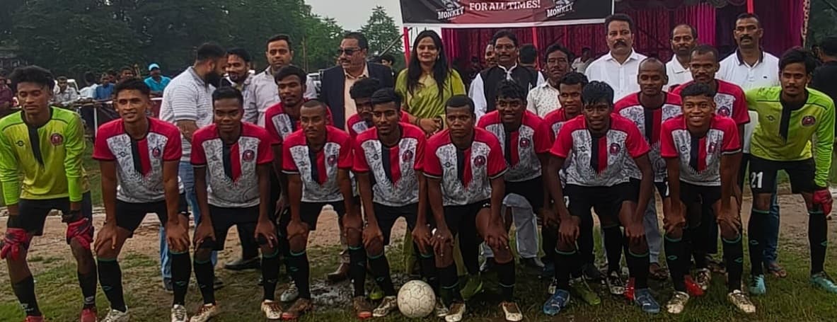 Bokaro News : 18 वीं डीसी मेमोरियल आमंत्रण फुटबॉल टूर्नामेंट शुरू