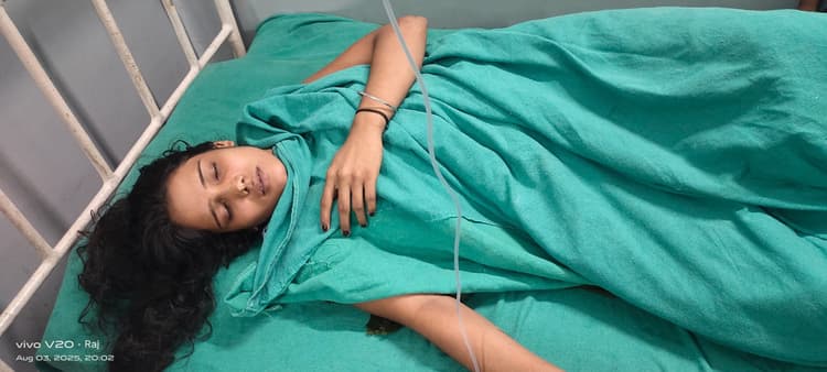 Dhanbad News: बस्ताकोला में रिश्तेदार भिड़े, मां-बेटी घायल