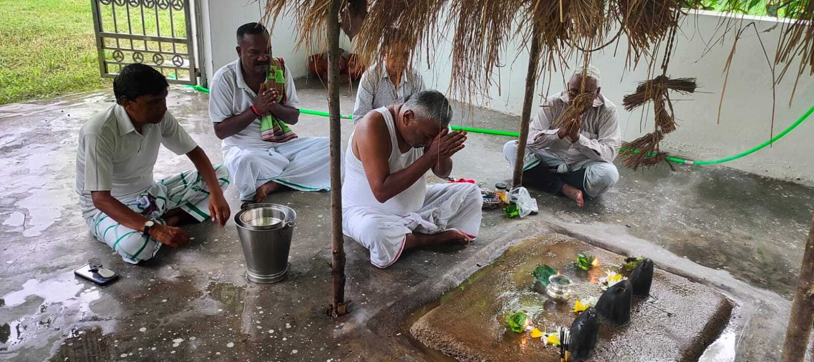 Jamshedpur News : कदमा जाहेरथान में की विशेष पूजा, शिबू और रामदास के जल्द स्वस्थ होने की कामना