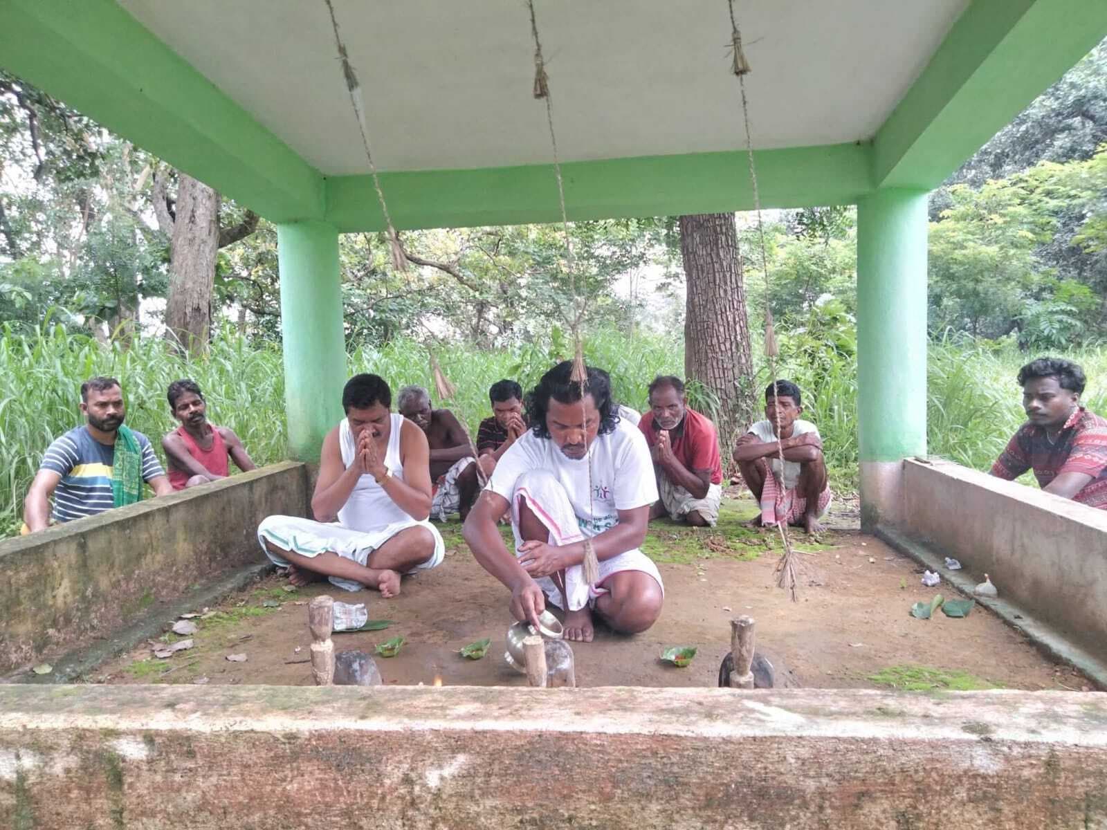 Jamshedpur News : झामुमो कार्यकर्ताओं ने निर्जला उपवास रखकर किया महामृत्युंजय मंत्र का जाप