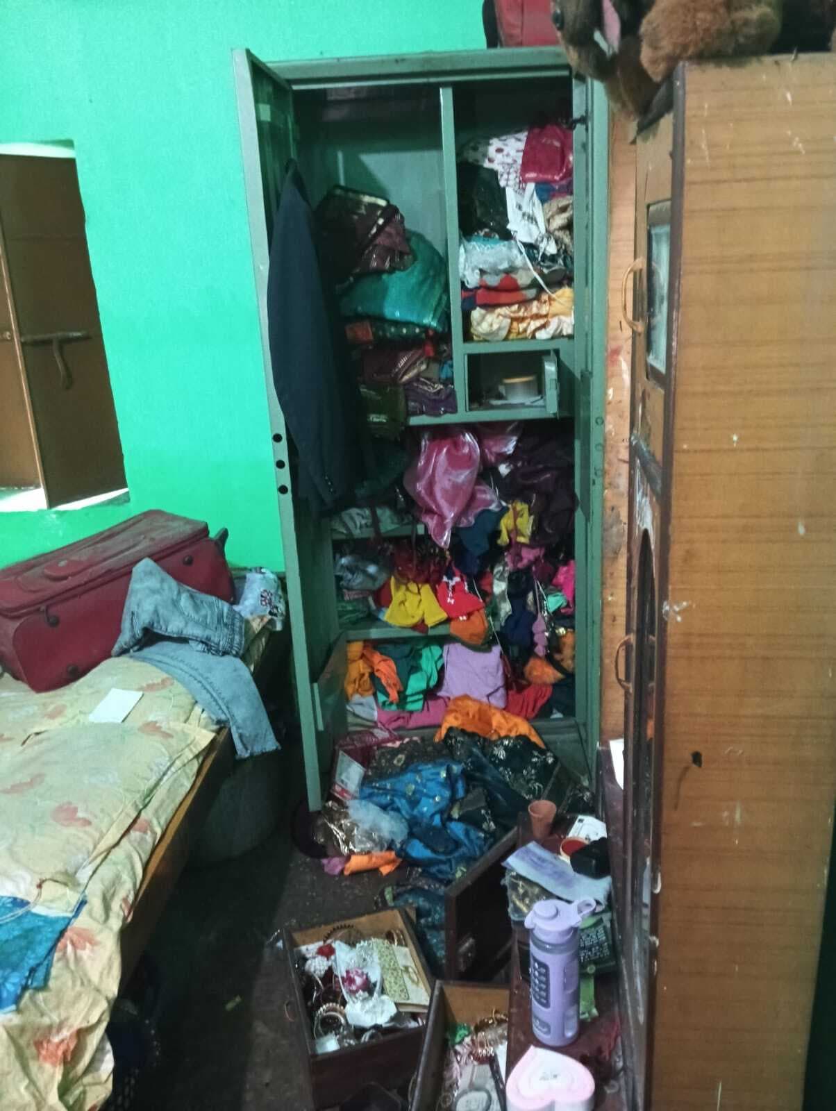 Dhanbad News: एक ही रात कॉलोनी के चार घरों से लाखों की चोरी