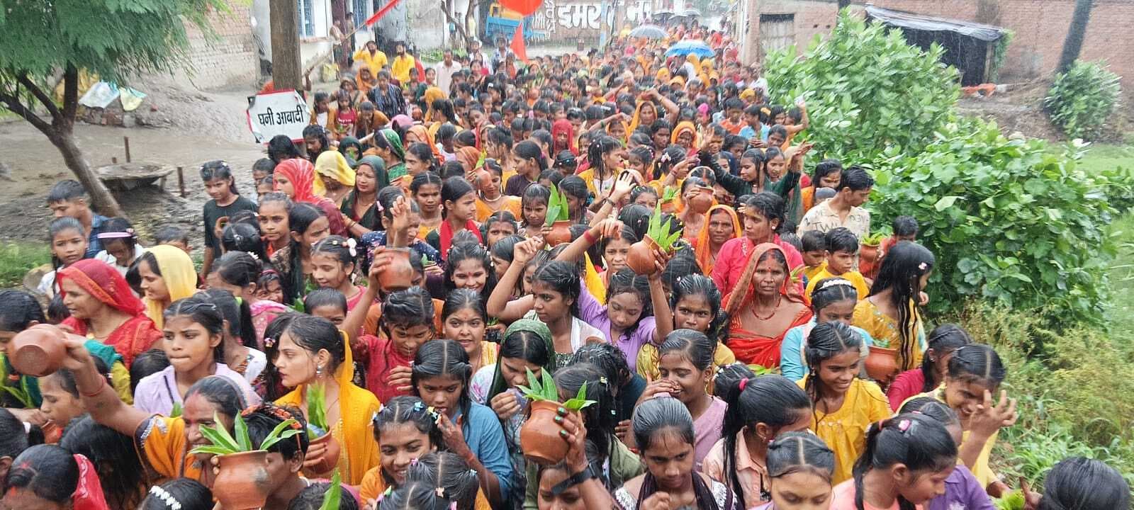 हीरापाकड़ शिव मंदिर से भव्य कलशयात्रा में हजारों श्रद्धालुओं ने लिया भाग