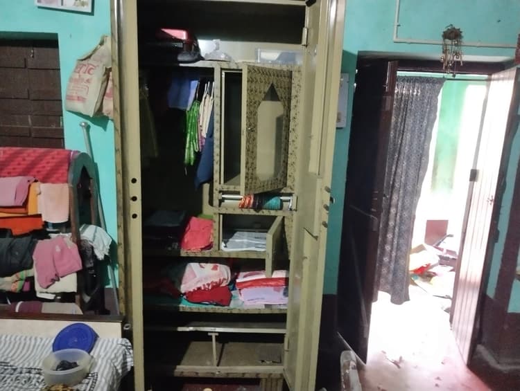 hajipur news. बंद घर से लाखों के सामान की चोरी