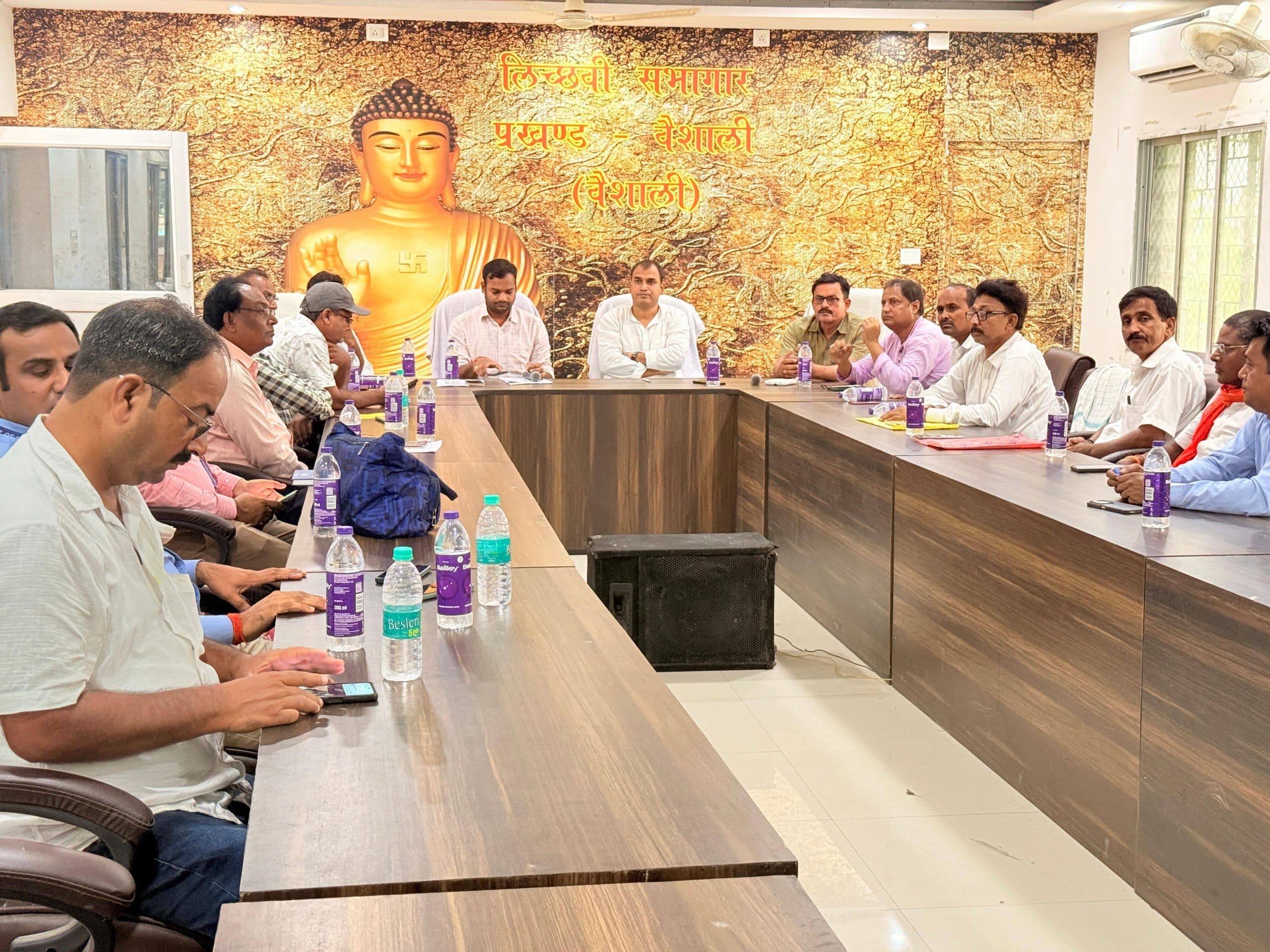 hajipur news. बीस सूत्री की बैठक में समय पर कार्य निबटाने का निर्देश