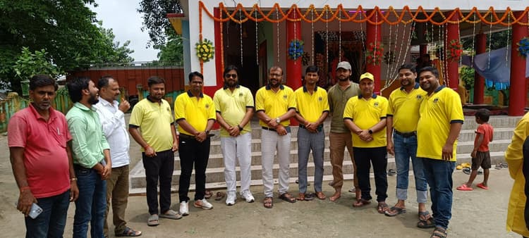 बाबा पशुपतिनाथ मंदिर में प्रसाद का किया गया वितरण