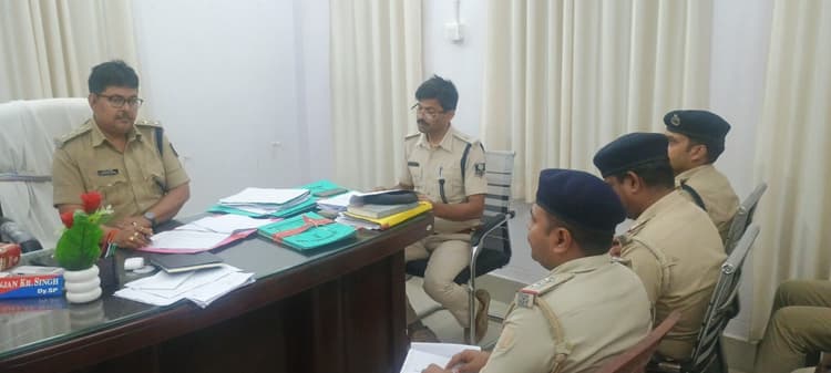 एसडीपीओ ने सात थानों के कांडों की थानावार की समीक्षा