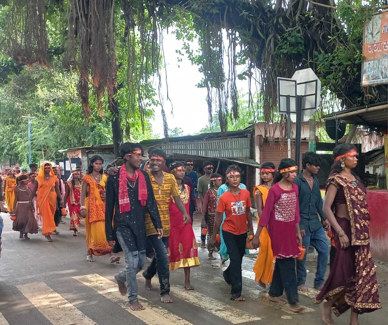 अंतिम सोमवारी को काढागोला घाट से हजारों श्रद्धालुओं ने जल उठाया