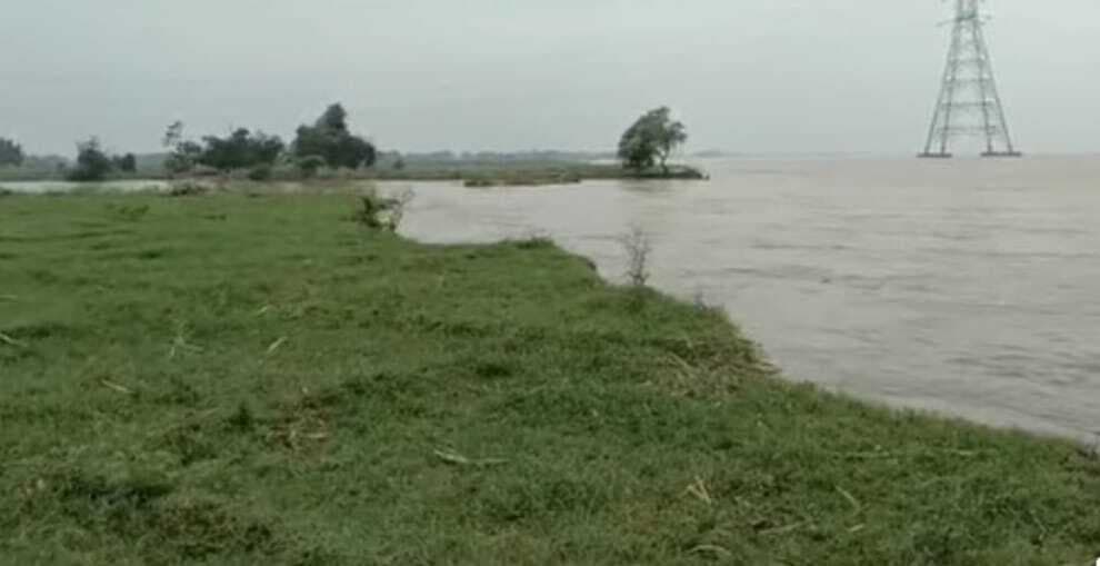 गंगा नदी के रौद्र रूप से बकिया दियारा में बाढ़ व कटाव तेज