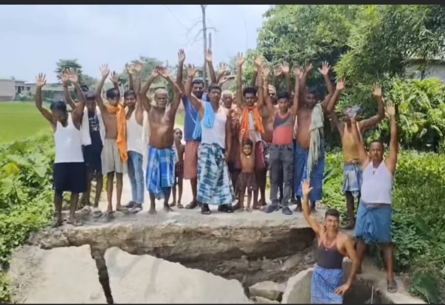 आरसीसी पुल ध्वस्त, आवागमन ठप