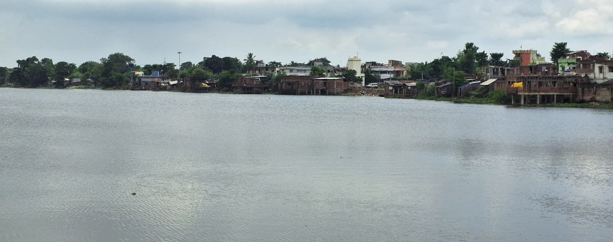 नदियों के जलस्तर वृद्धि से बढ़ता जा रहा है क्षेत्र में बाढ़ का खतरा