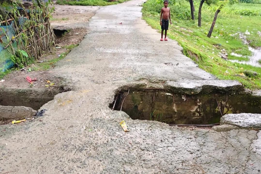 5 माह से ध्वस्त है कलभर्ट,आवागमन में परेशानी