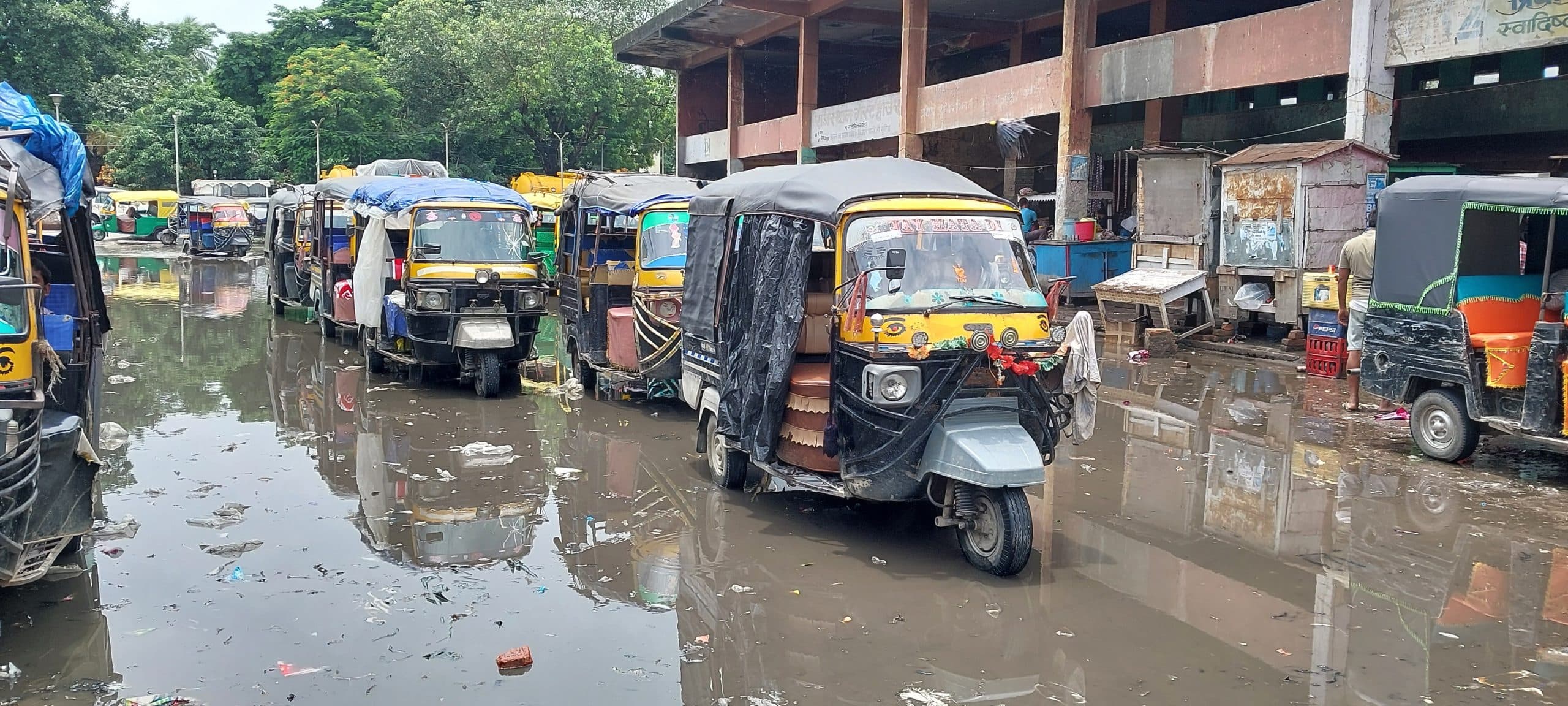 शाम में हुई झमाझम बारिश़ लोगों का घर से निकलना भी मुश्किल