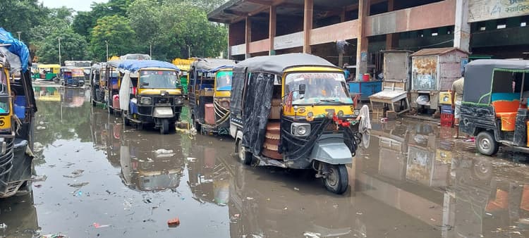 शाम में हुई झमाझम बारिश़ लोगों का घर से निकलना भी मुश्किल