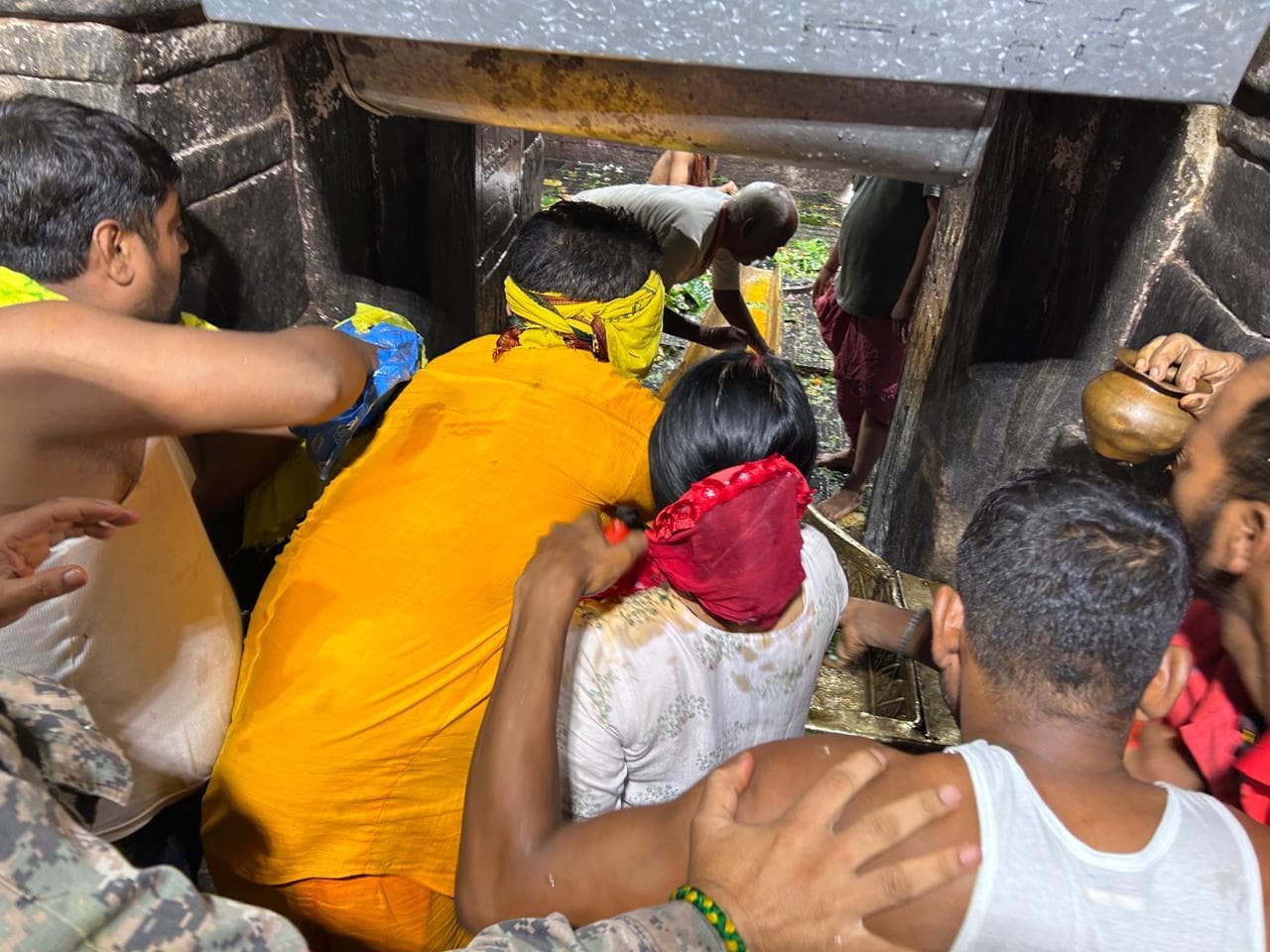 Deoghar News : श्रावणी मेले की अंतिम सोमवारी को उमड़ा आस्था का सैलाब