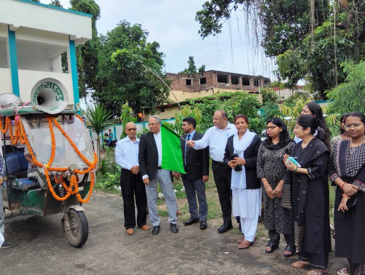 मध्यस्थता ड्राईव को लेकर जागरूकता रथ को किया रवाना