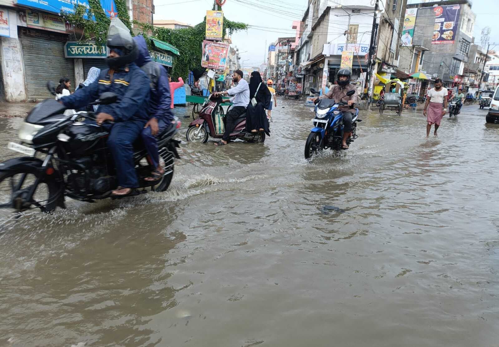 Darbhanga News: जिस बारिश के लिए तरस रहे थे लोग, दो दिनों में वही बन गयी परेशानी का सबब