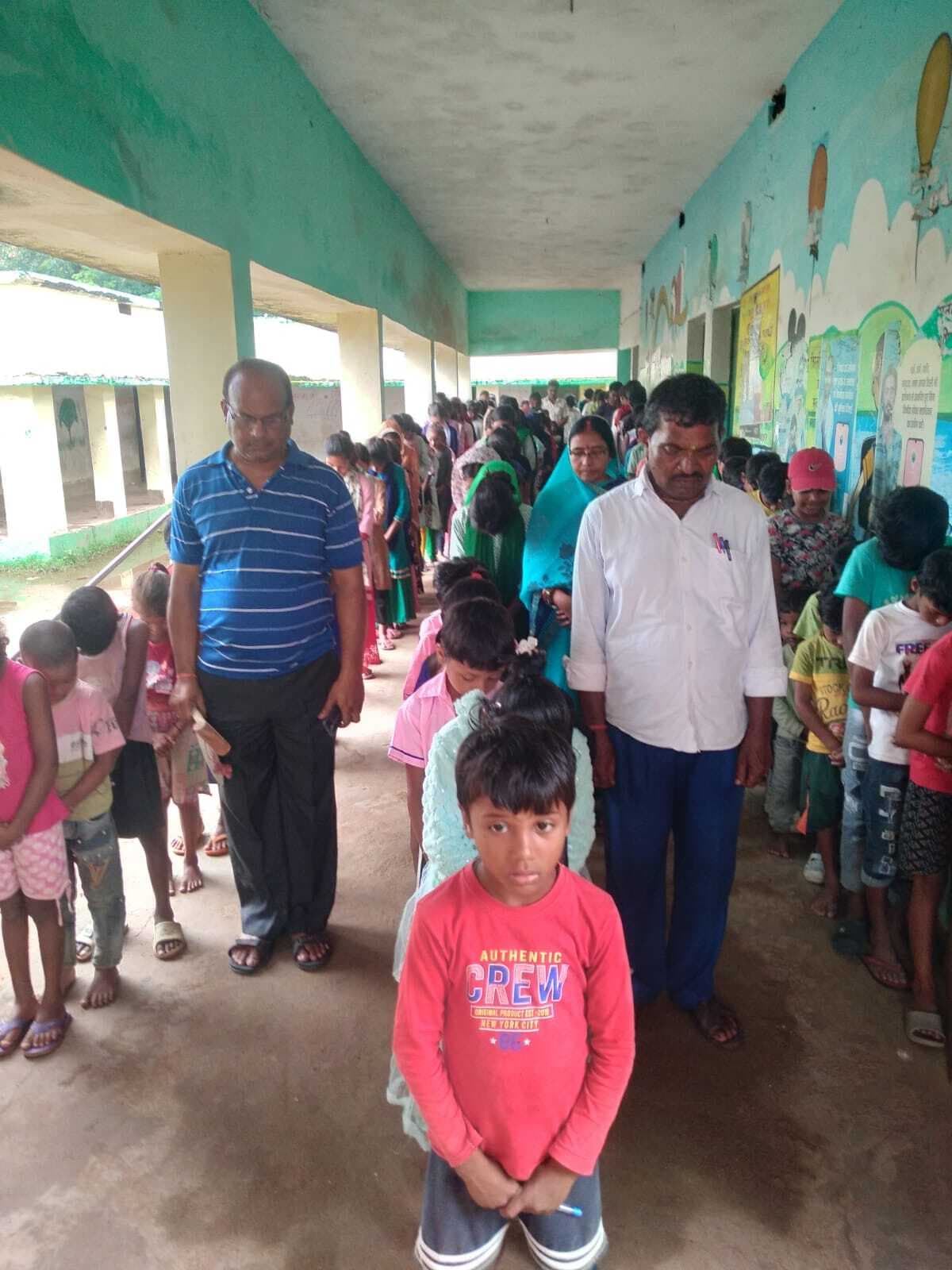 छात्र-छात्राओं ने शिबू सोरेन को दी श्रद्धांजलि