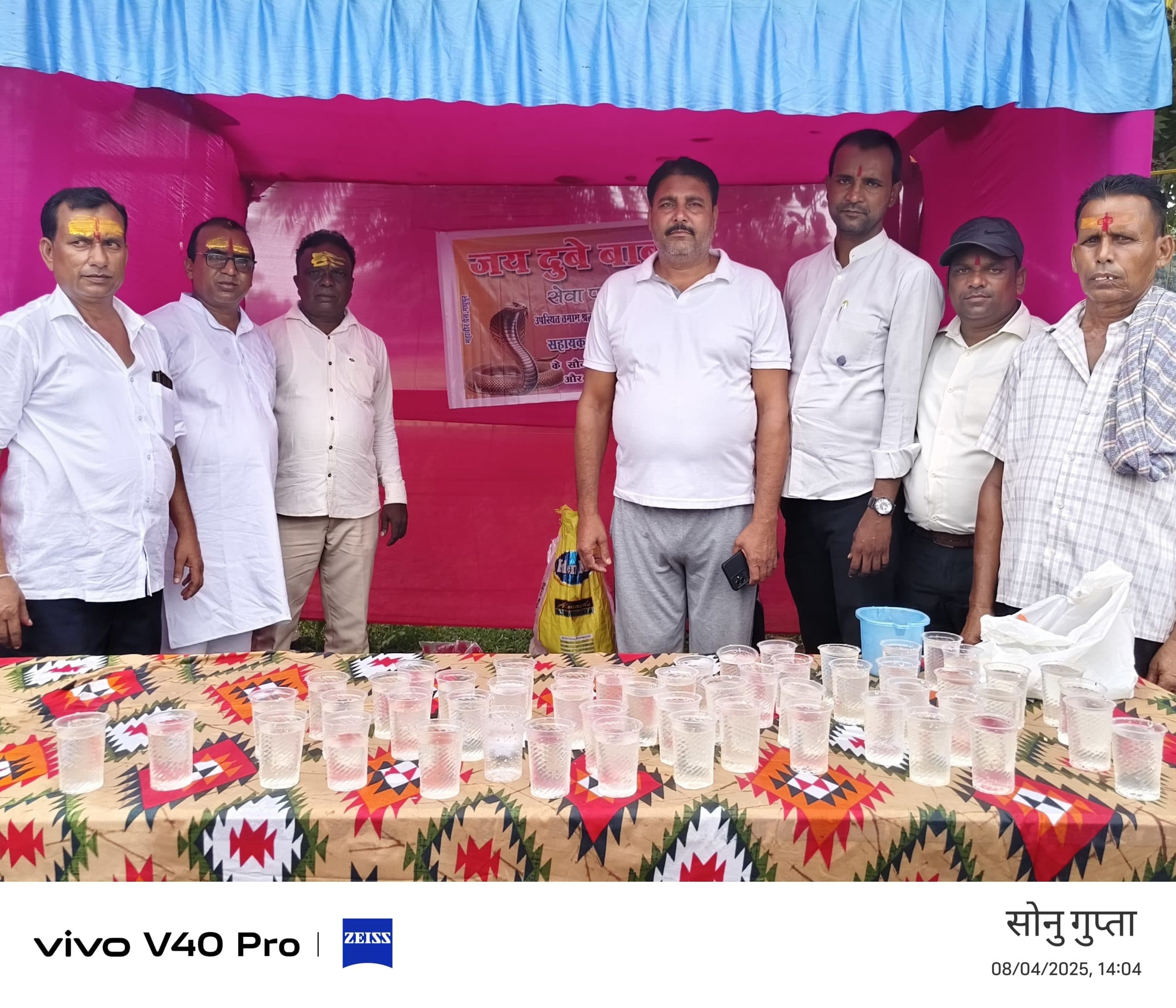 सहायक अध्यापक संघ ने झिलुवा दुबे  पूजा में श्रद्धालुओं की सेवा