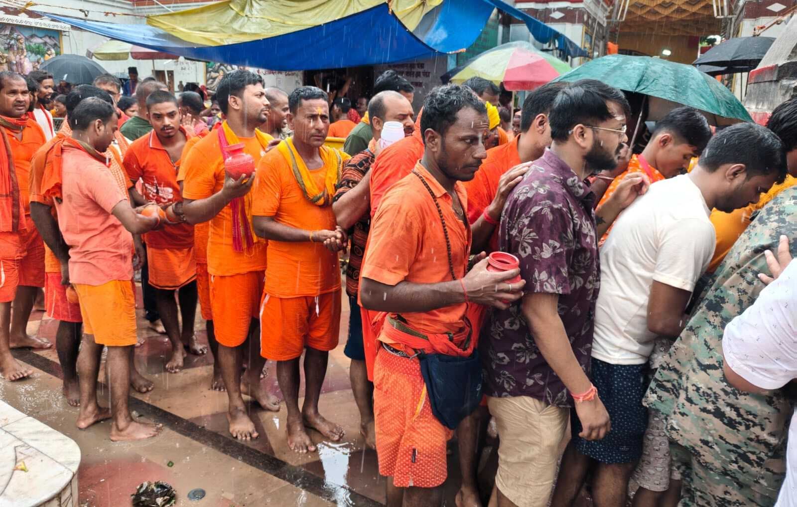 बासुकिनाथ में 1.76 लाख कांवरियों ने किया जलार्पण