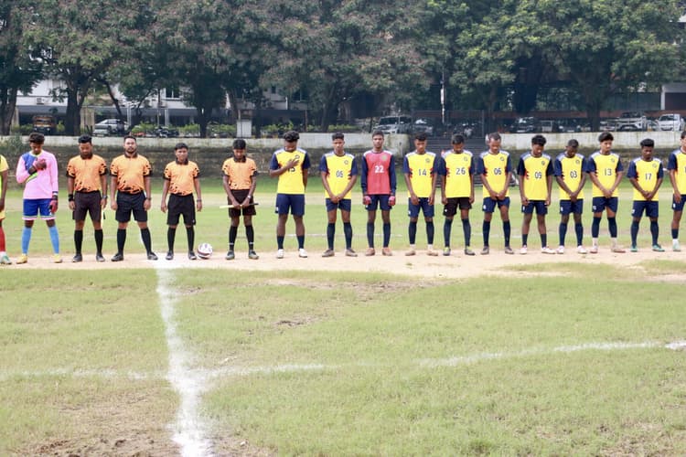 jsa tribute shibu soren during match: फुटबॉल मैदान में शिबू सोरेन को दी गयी श्रद्धांजलि