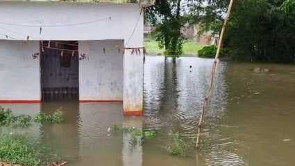 हरला टोला मंदिर में घुसा बारिश का पानी