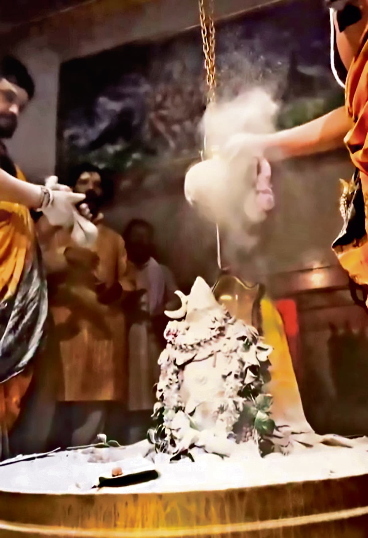 Jharsuguda News: झाड़ेश्वर महादेव की पूजा-अर्चना और जलाभिषेक कर मांगा आशीर्वाद