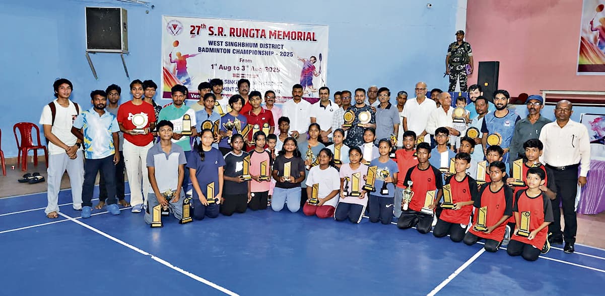 Chaibasa News : राष्ट्रीय स्तर पर नाम रोशन करें खिलाड़ी: डीआइजी