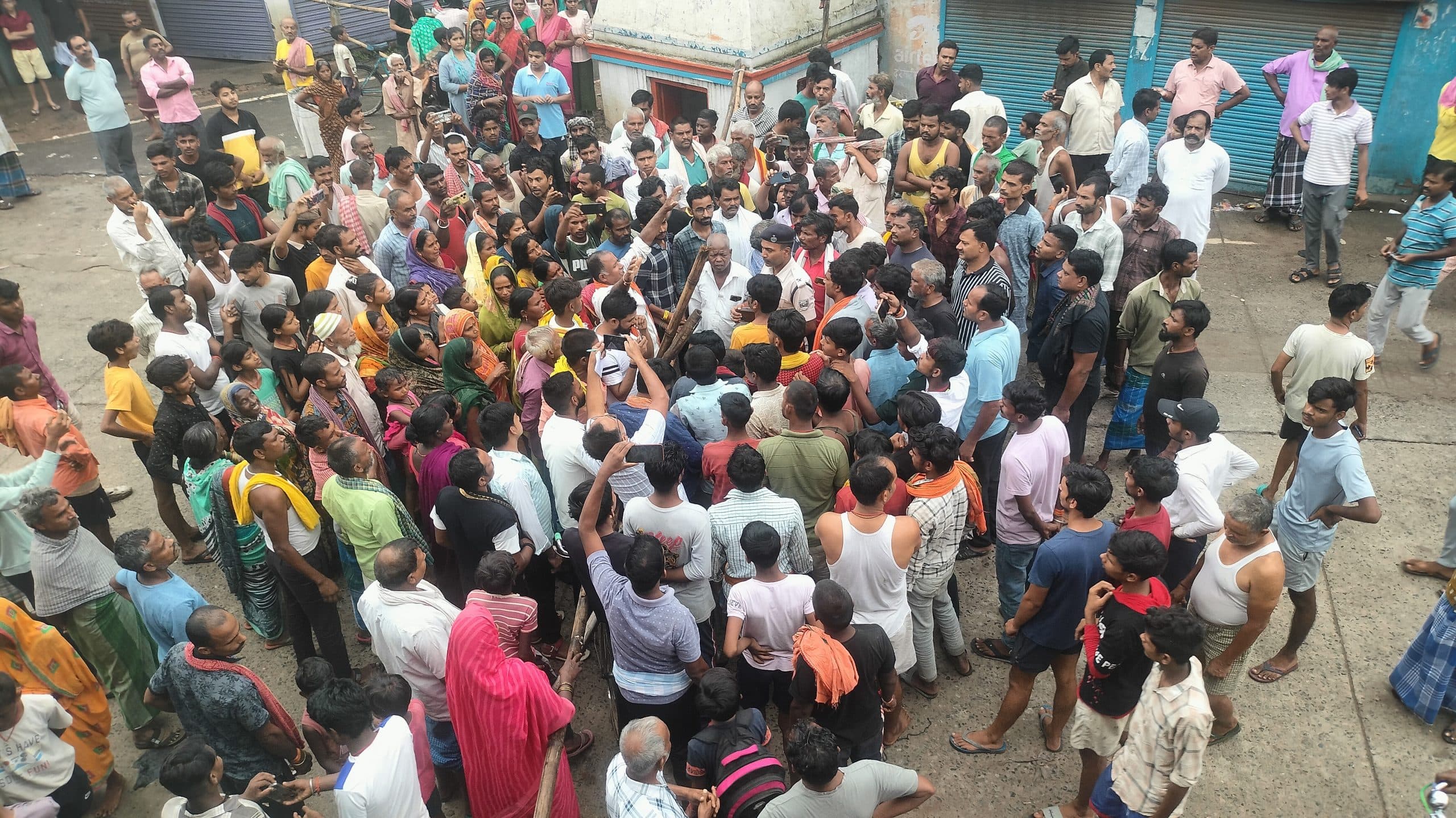 Bhagalpur news पांच कांवरियों की मौत, परिजनों ने शव सड़क पर रख किया जाम