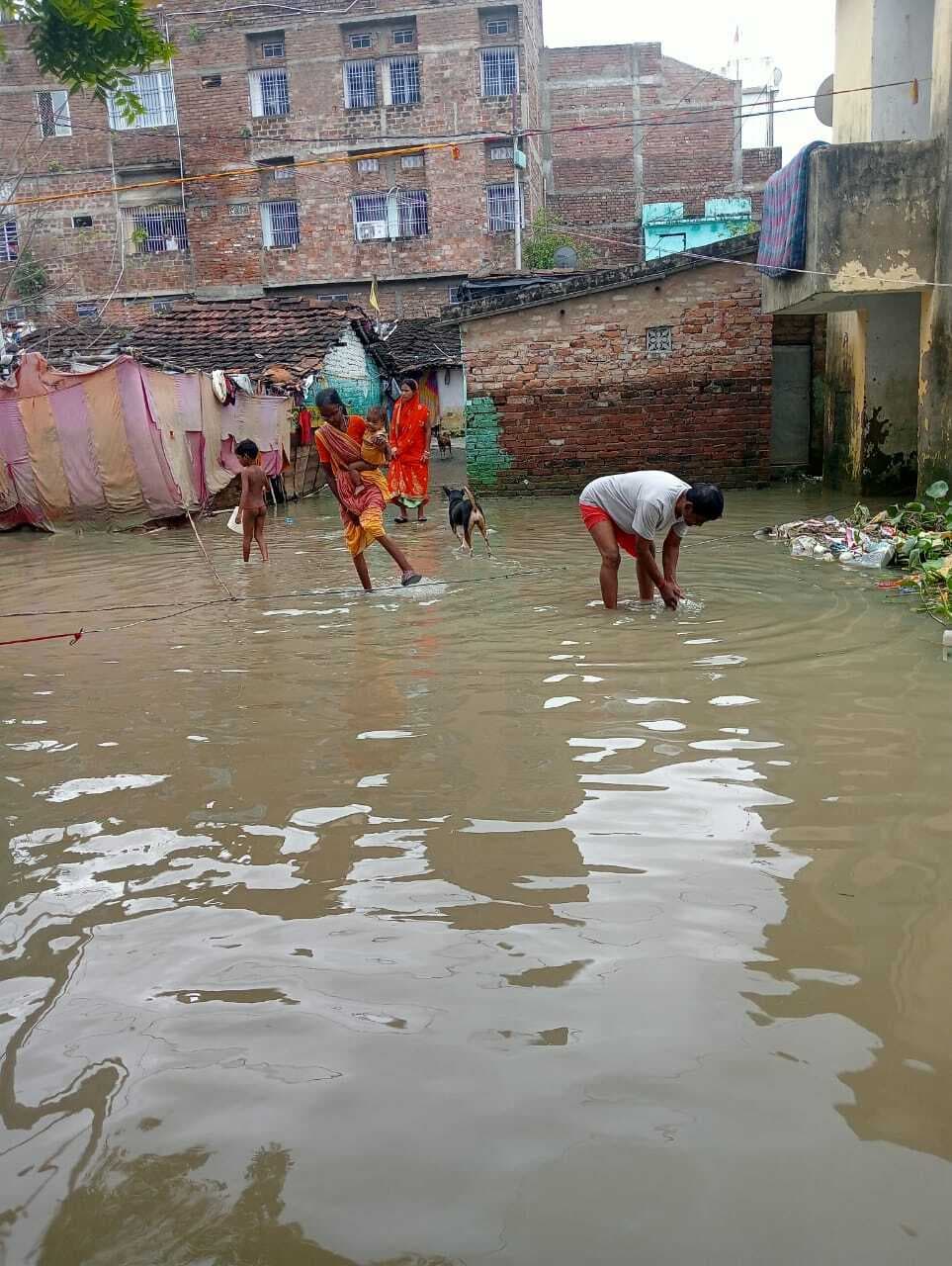 Bhagalpur News: दीपनगर घाट स्थित पार्षद भवन में घुसा गंगा का पानी